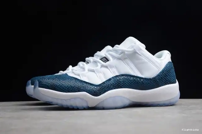 11 Low Jordan Air Snakeskin Blue Navy CD6846-102 0514